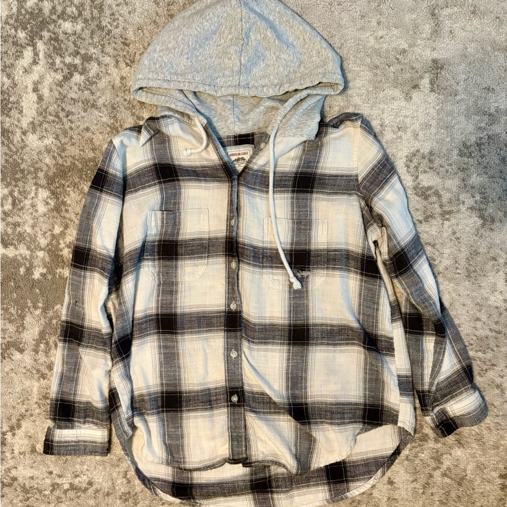 American Eagle Outfitters Gray and Black Plaid Shirt/Sweatshirt